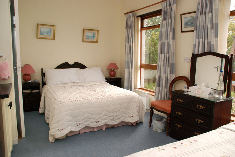 The Bungalow Farmhouse Clomantagh Bagian luar foto